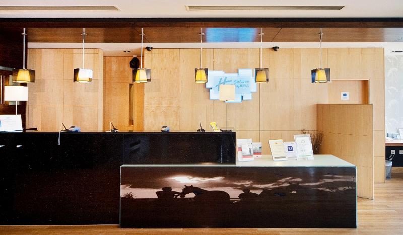 Holiday Inn Express London-Epsom Downs - Genel