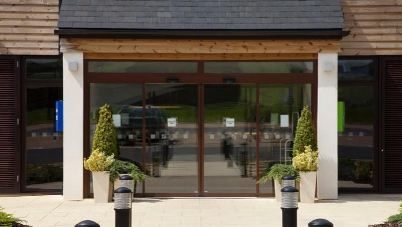 Holiday Inn Express London-Epsom Downs - Genel