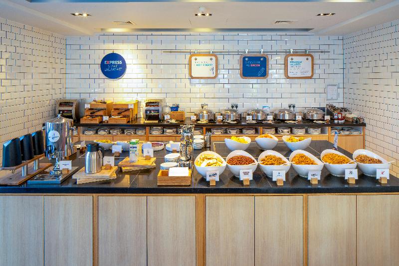 Holiday Inn Express London-Epsom Downs - Restoran