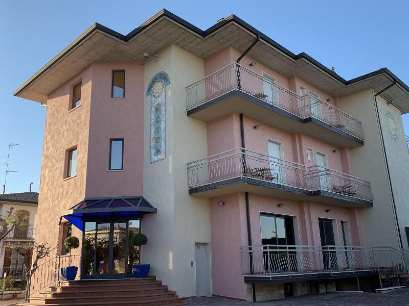 Villa Rosa - Genel