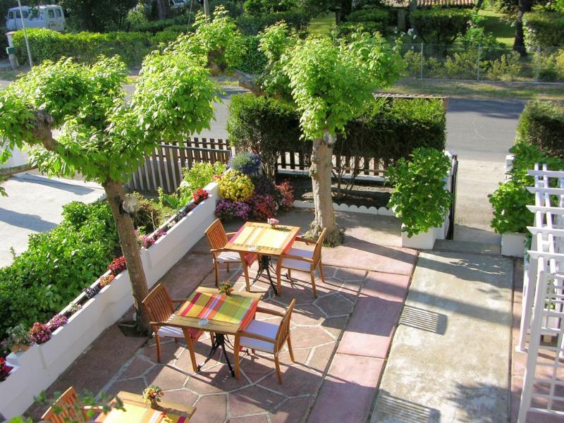 Logis Hôtel Emeraude des Bois - Genel