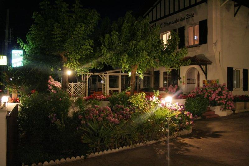 Logis Hôtel Emeraude des Bois - Genel