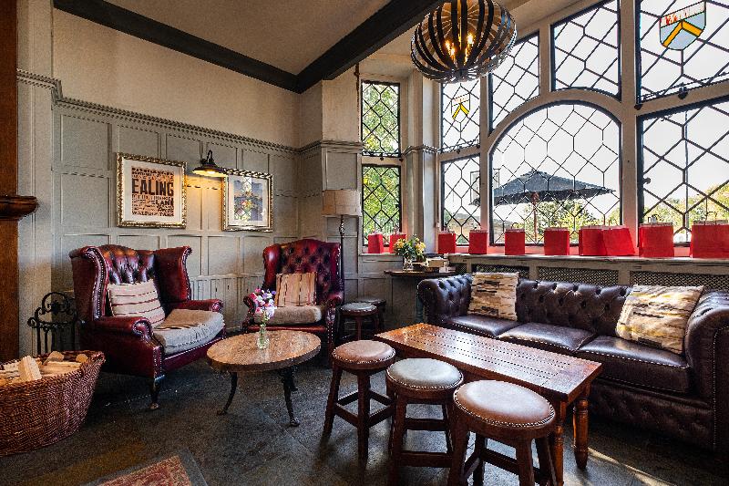 The Bridge Hotel - Lobi