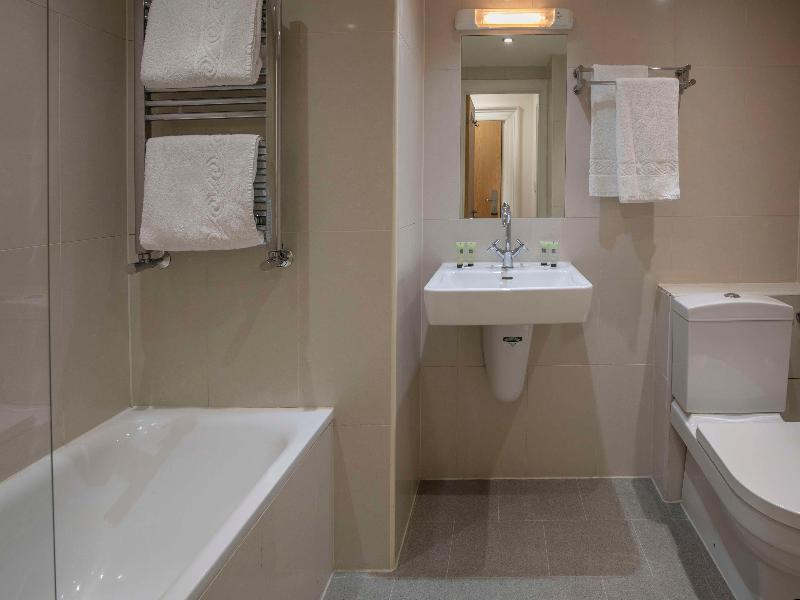 Queensway Hotel, Sure Hotel Collection by Best Wes - Oda