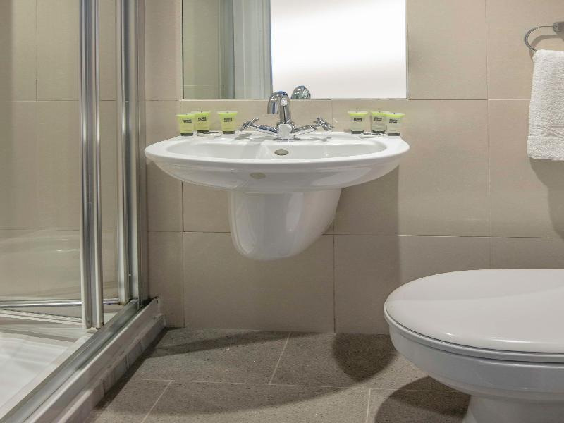 Queensway Hotel, Sure Hotel Collection by Best Wes - Oda