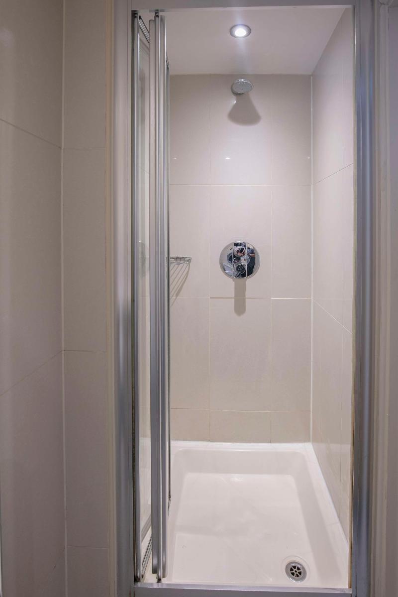 Queensway Hotel, Sure Hotel Collection by Best Wes - Oda