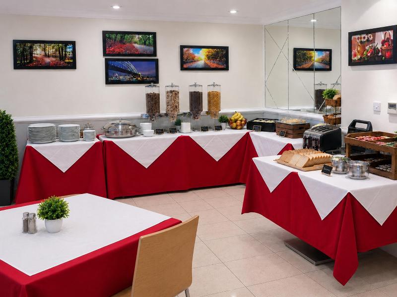 Queensway Hotel, Sure Hotel Collection by Best Wes - Restoran