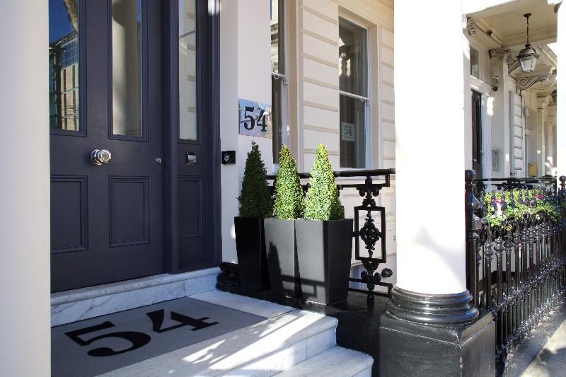 54 Queen's Gate - Genel