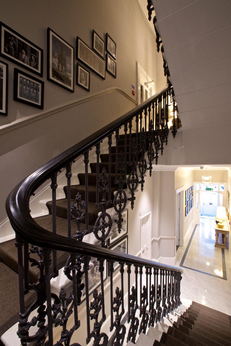 54 Queen's Gate - Genel
