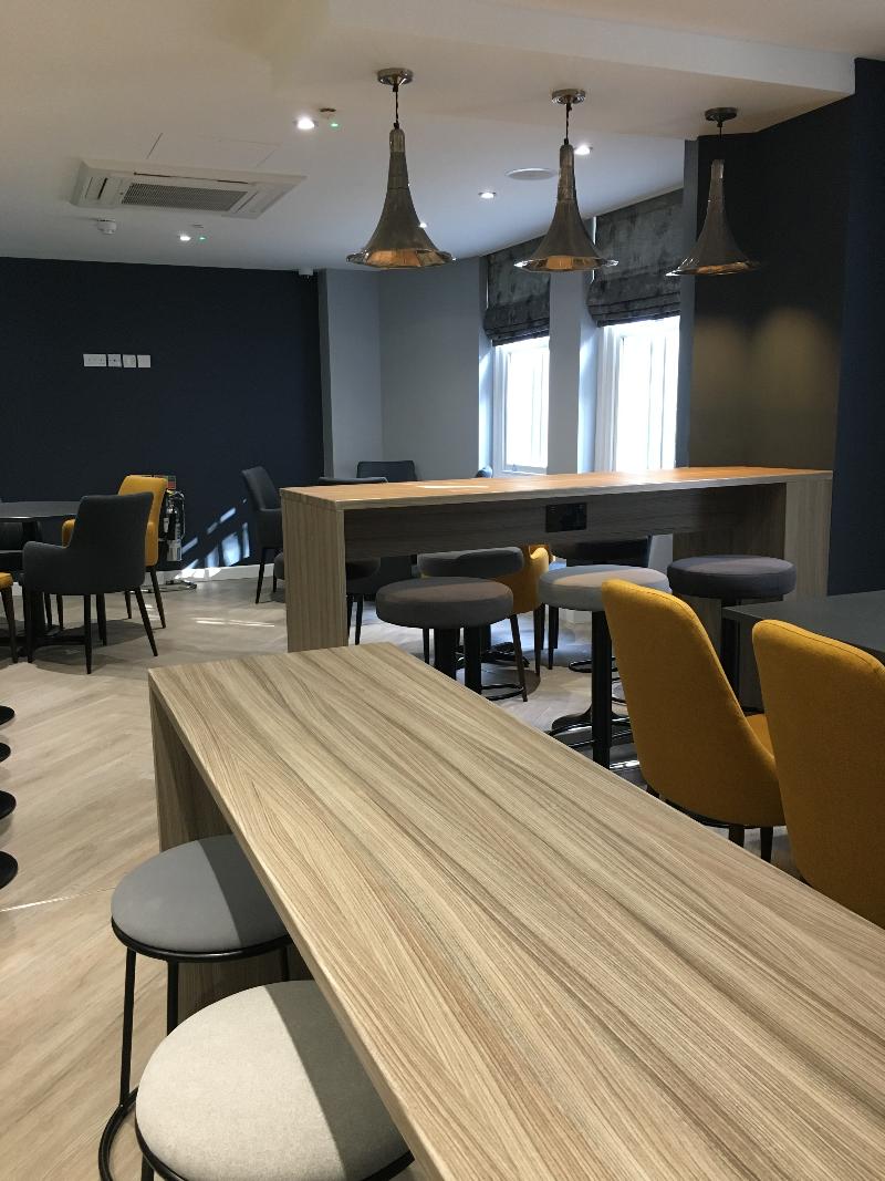 Oliver Plaza - Restoran
