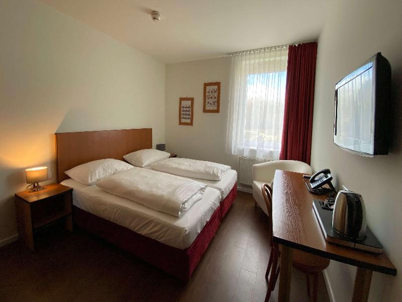 Amedia Express Sattledt a Trademark by Wyndham - Oda