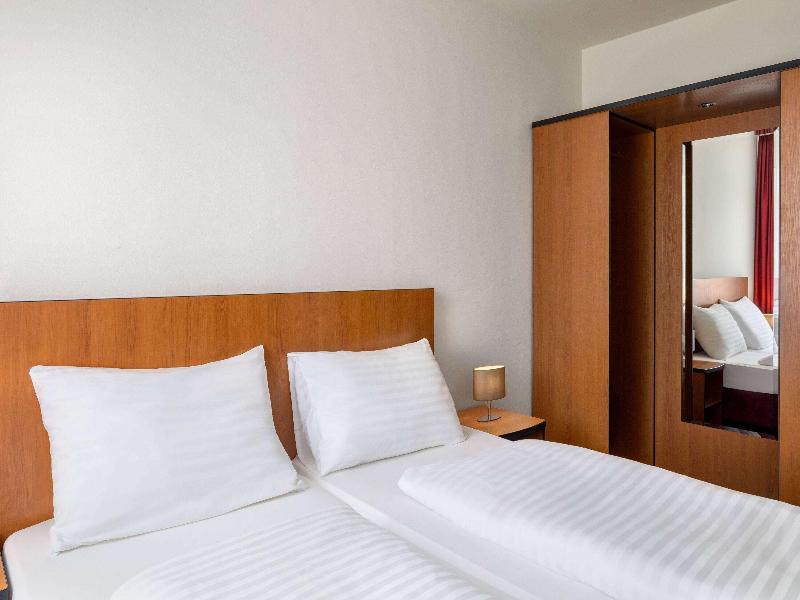 Amedia Express Sattledt a Trademark by Wyndham - Oda