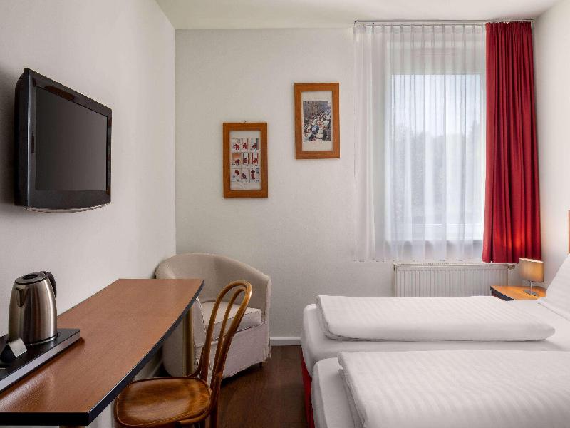 Amedia Express Sattledt a Trademark by Wyndham - Oda