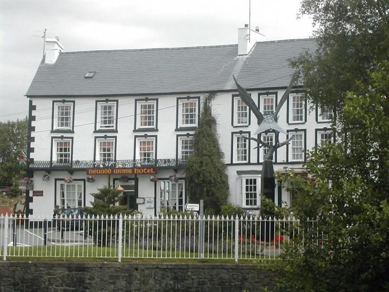 Neuadd Arms - Genel