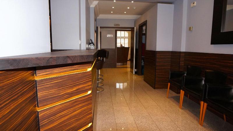 Crestfield Hotel - Lobi