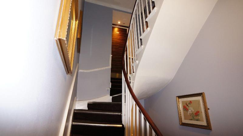 Crestfield Hotel - Lobi