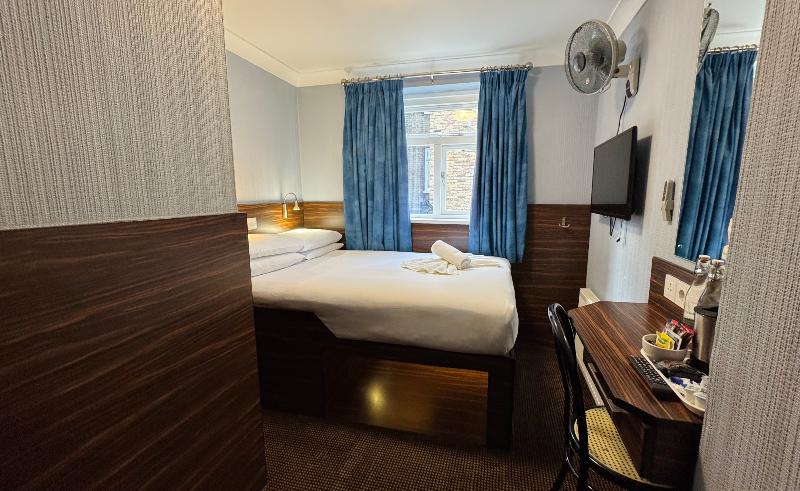 Crestfield Hotel - Oda