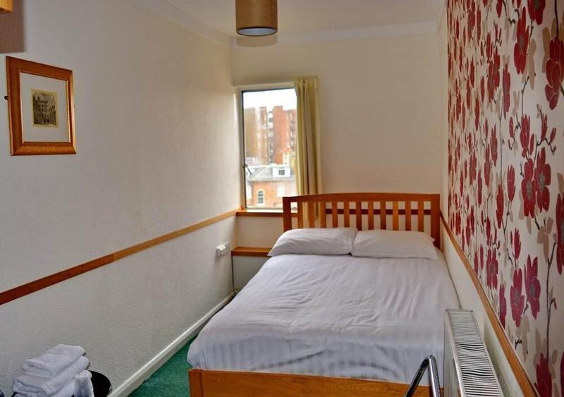 London Visitors Hotel - Oda