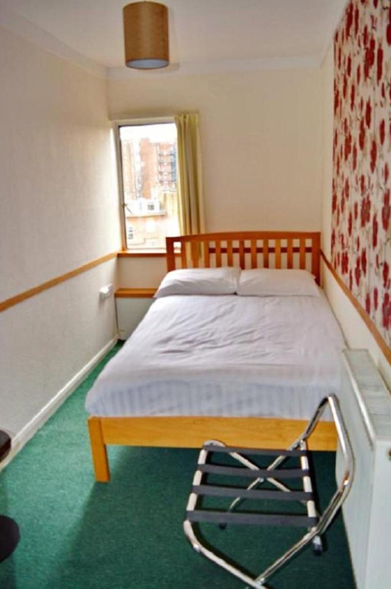 London Visitors Hotel - Oda