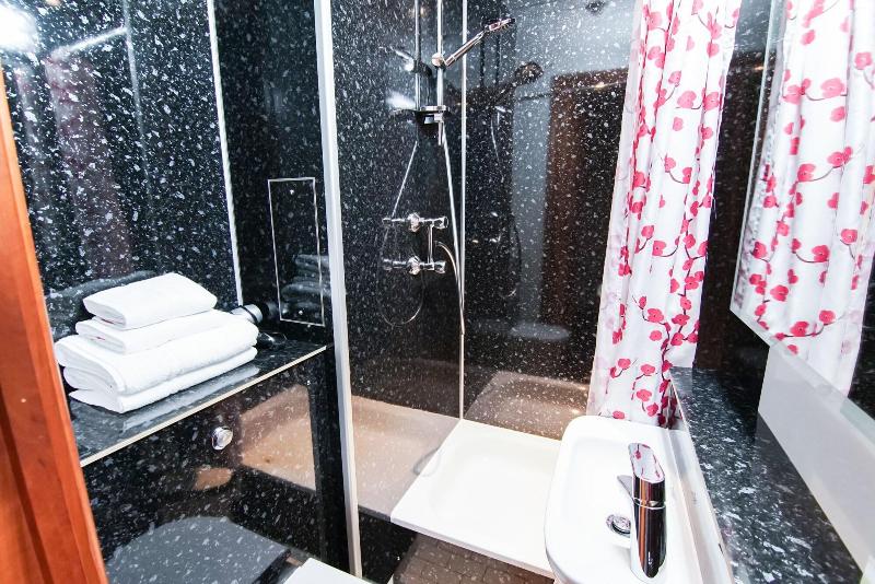 London Visitors Hotel - Oda