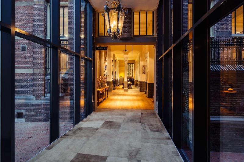 Post-Plaza Hotel & Grand Café - Lobi