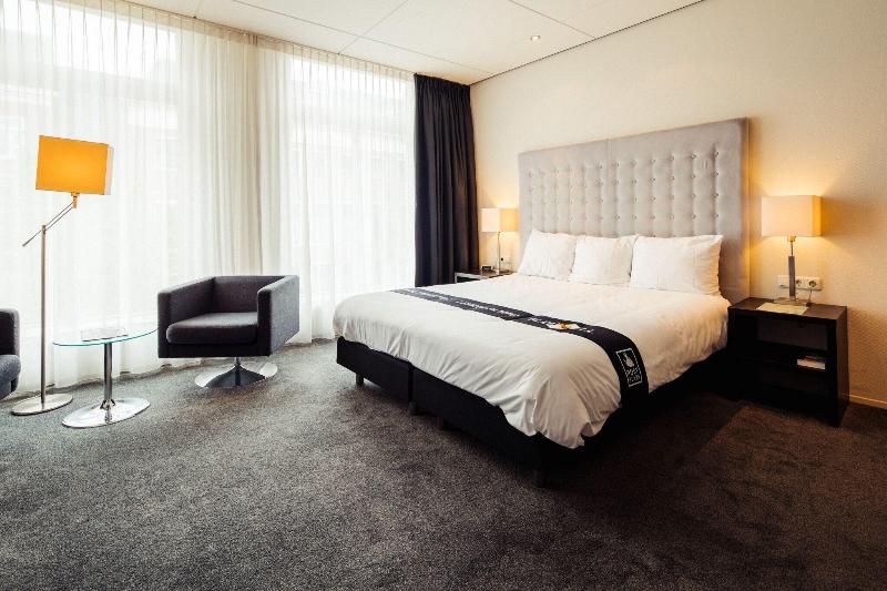 Post-Plaza Hotel & Grand Café - Oda