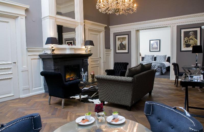 Post-Plaza Hotel & Grand Café - Oda