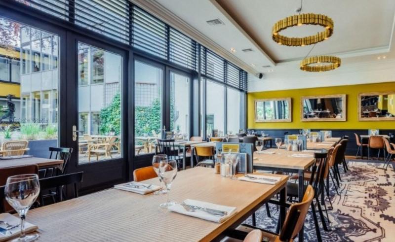Post-Plaza Hotel & Grand Café - Restoran