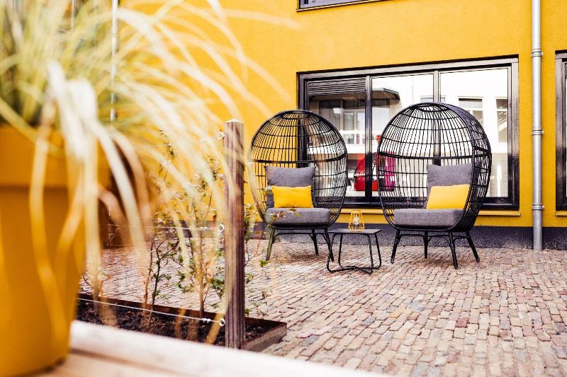 Post-Plaza Hotel & Grand Café - Teras