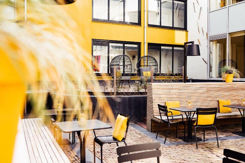 Post-Plaza Hotel & Grand Café - Teras