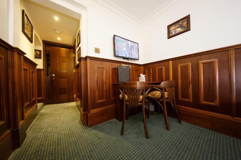Regency House - Oda