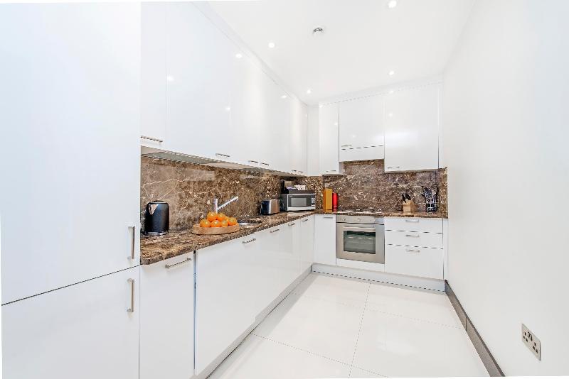 Queensgate 130 - Oda