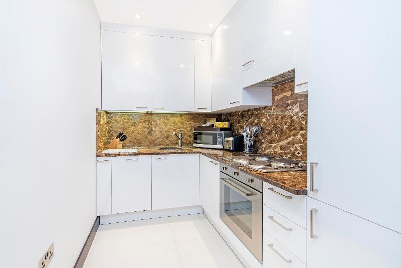 Queensgate 130 - Oda