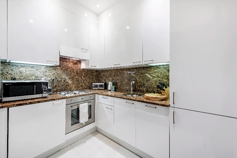 Queensgate 130 - Oda