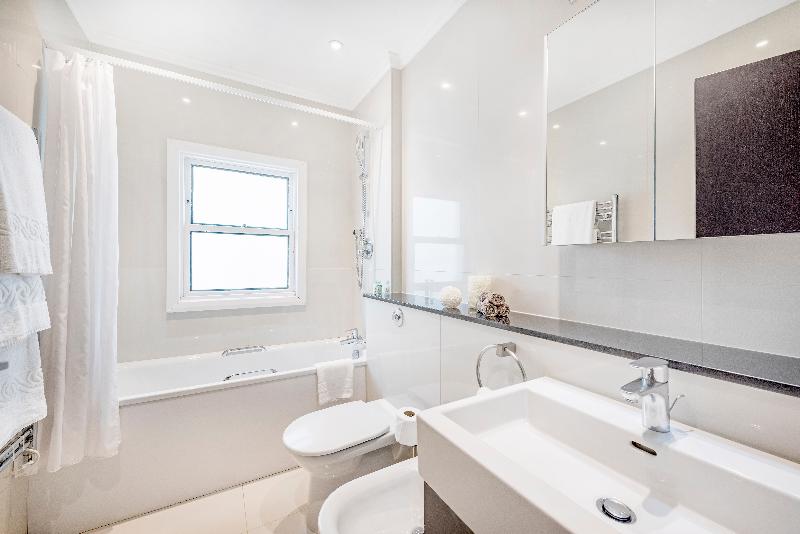 Queensgate 130 - Oda