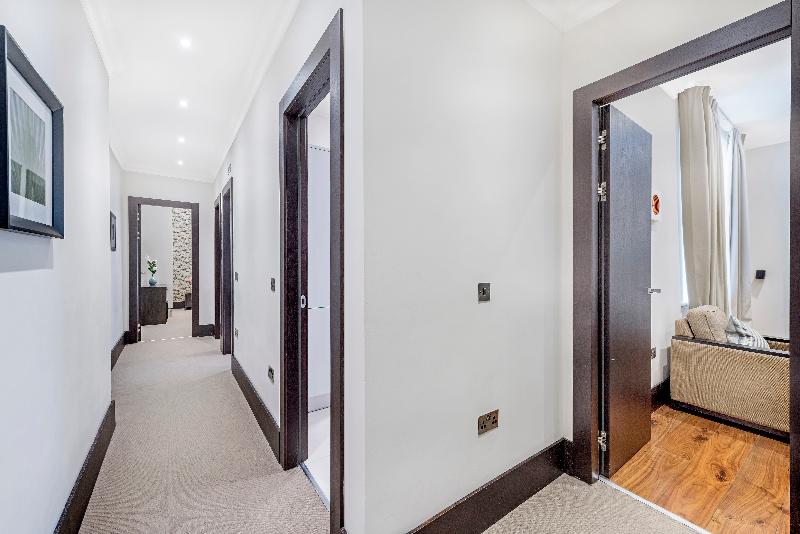 Queensgate 130 - Oda