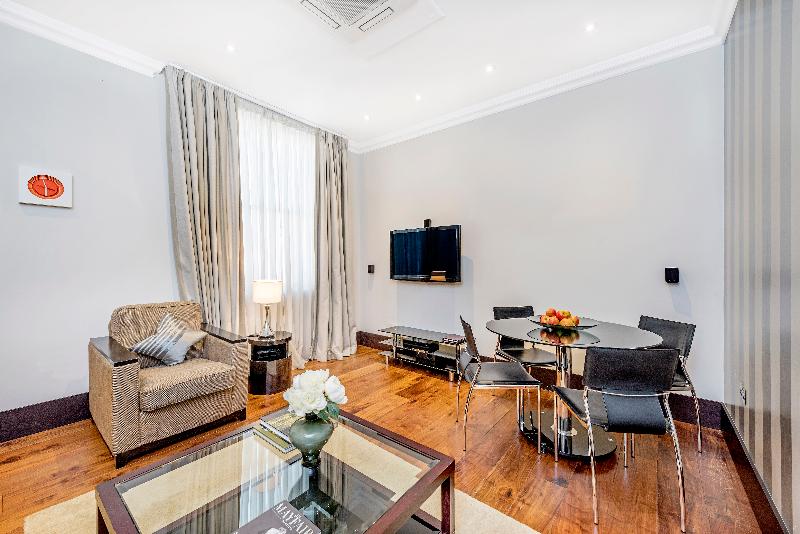 Queensgate 130 - Oda