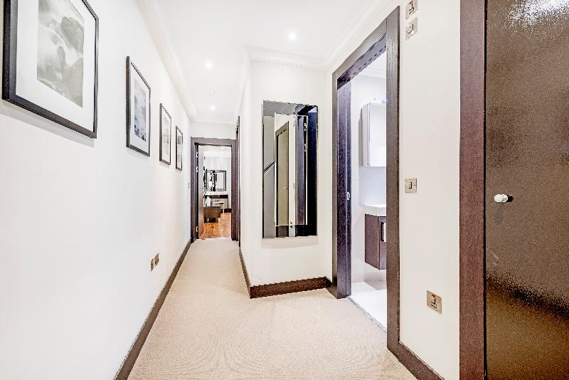 Queensgate 130 - Oda