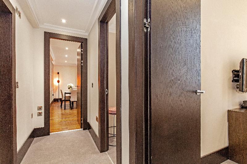 Queensgate 130 - Oda