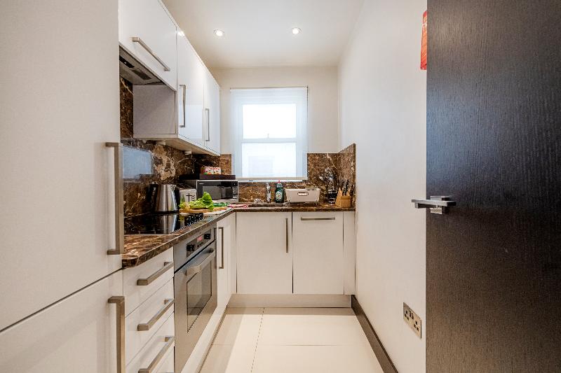 Queensgate 130 - Oda