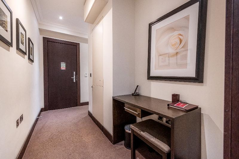 Queensgate 130 - Oda