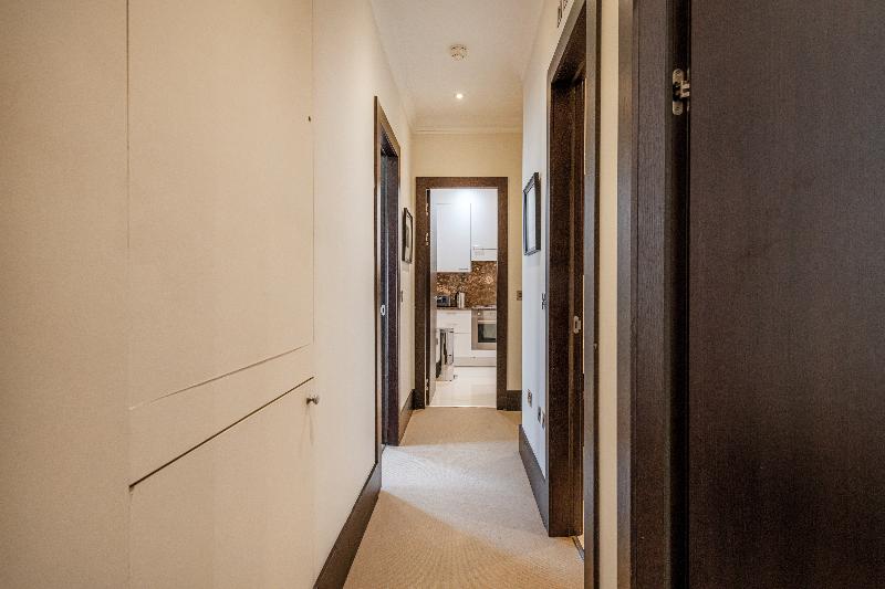 Queensgate 130 - Oda