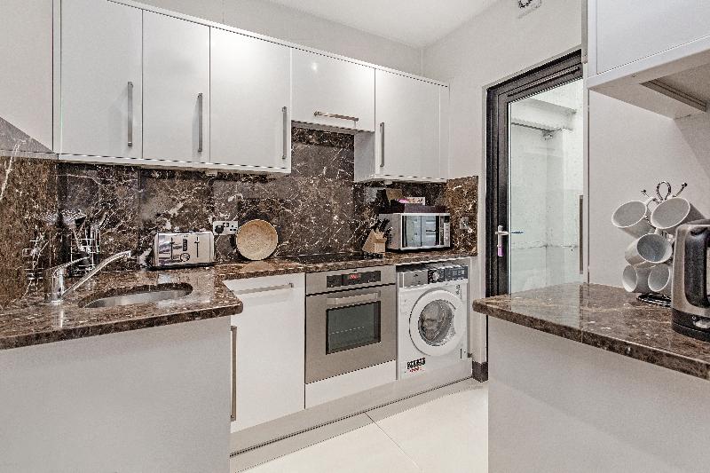 Queensgate 130 - Oda