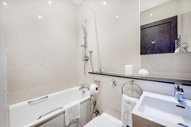 Queensgate 130 - Oda