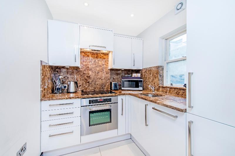 Queensgate 130 - Oda