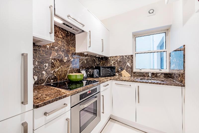 Queensgate 130 - Oda