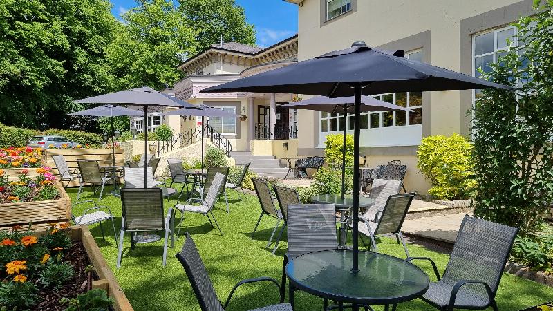 Reigate Manor - Teras
