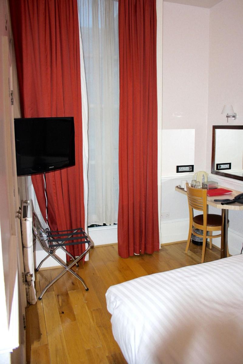 Rhodes Hotel - Oda