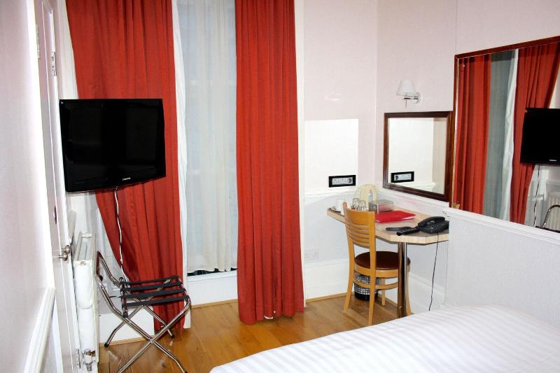Rhodes Hotel - Oda