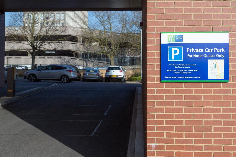 Holiday inn Express Harlow - Lobi